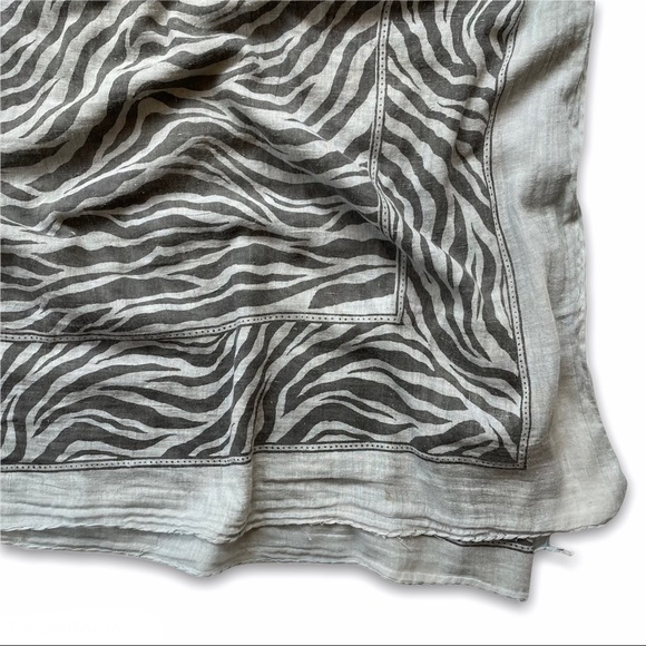 Large Vintage Zebra Print Scarf - Picture 6 of 7